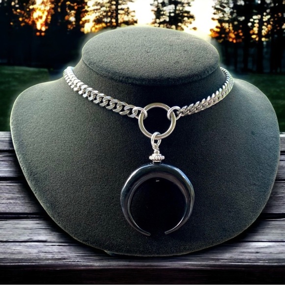 Black carved horn upside down moon lunula design Stainless steel choker necklace - Picture 4 of 14